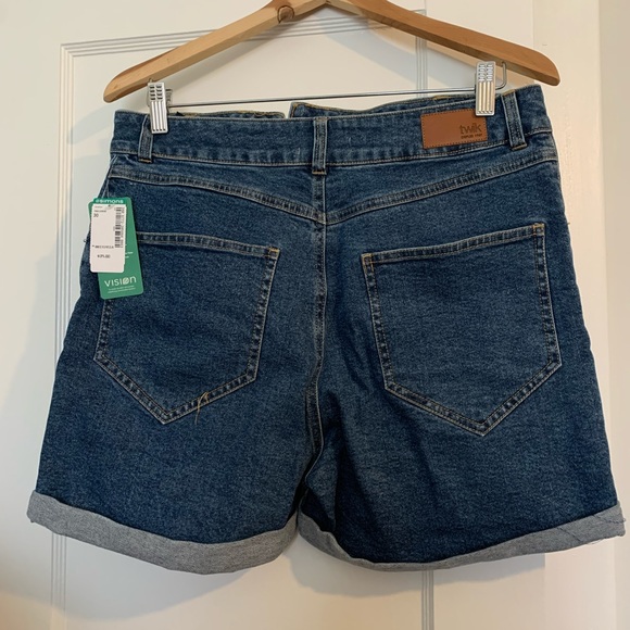 New with tags! High waisted jean shorts - Picture 5 of 5